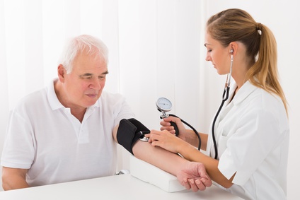 Escalar dosis o agregar nuevas medicaciones en pacientes con hipertensión arterial