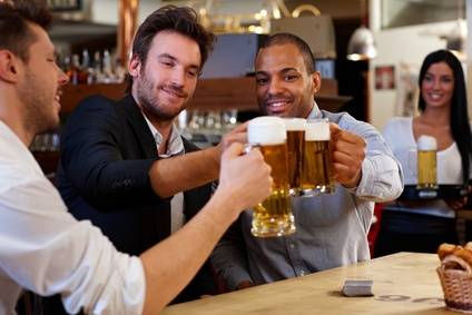 ¿El alcohol es bueno, malo o neutro para la salud cardiovascular?
