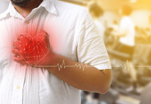 ¿Cuál es el pronóstico de un infarto agudo de miocardio en presencia de estenosis aórtica moderada?